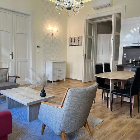 P9 By Small Home Budapest Bagian luar foto
