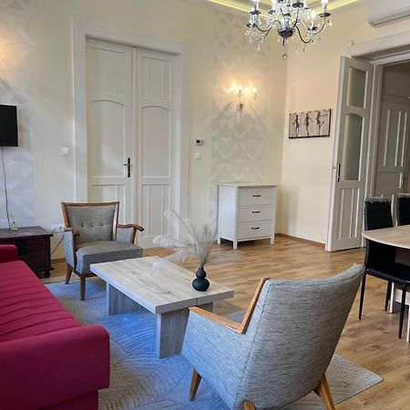 P9 By Small Home Budapest Bagian luar foto