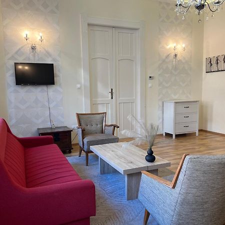 P9 By Small Home Budapest Bagian luar foto