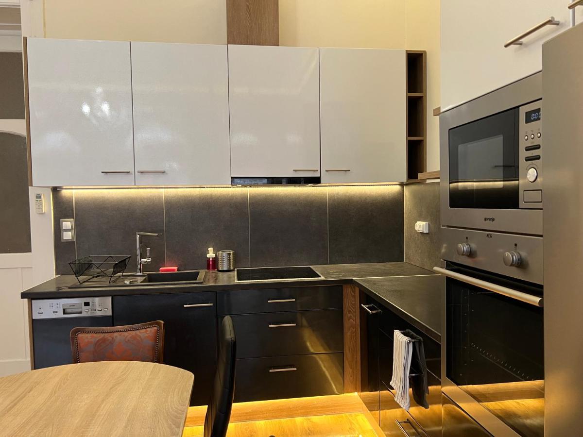 P9 By Small Home Budapest Bagian luar foto