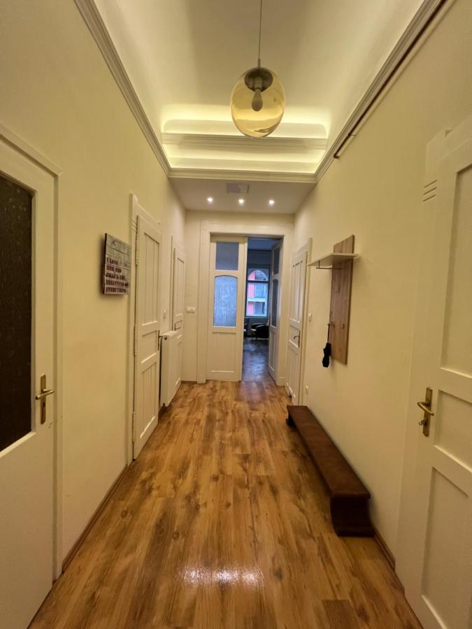P9 By Small Home Budapest Bagian luar foto