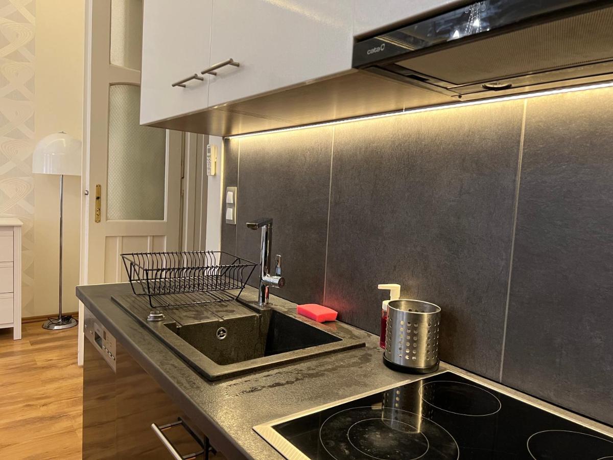 P9 By Small Home Budapest Bagian luar foto
