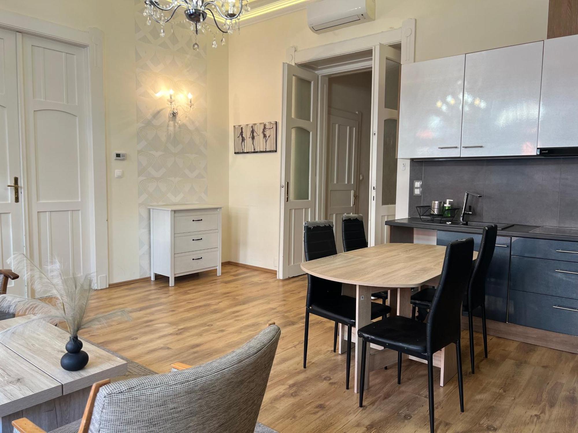 P9 By Small Home Budapest Bagian luar foto