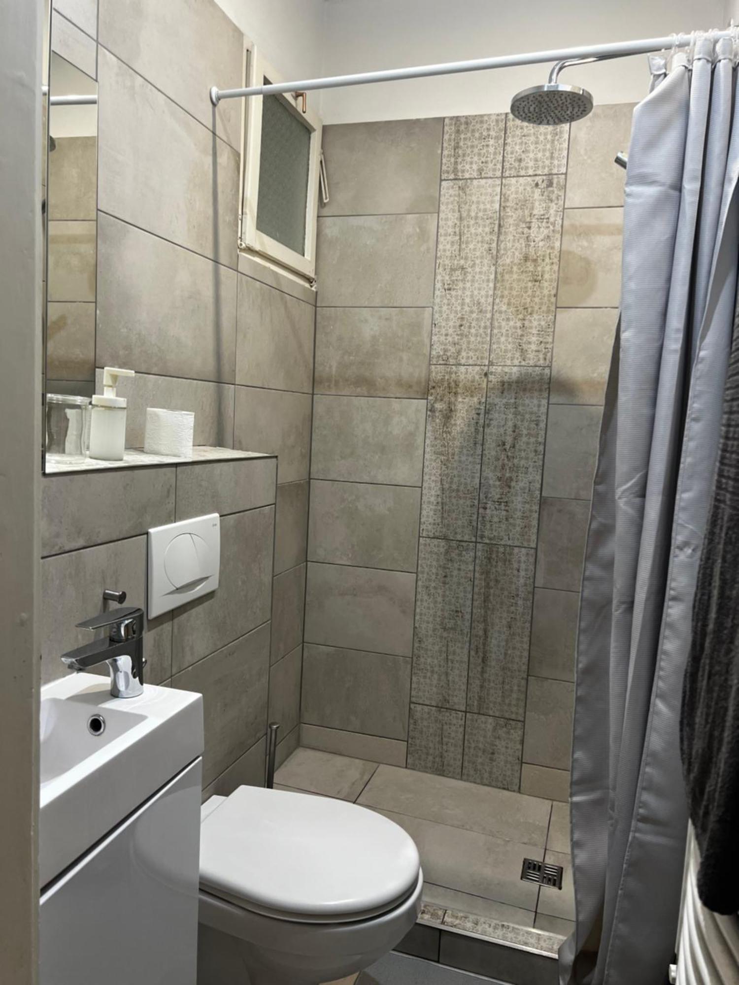 P9 By Small Home Budapest Bagian luar foto