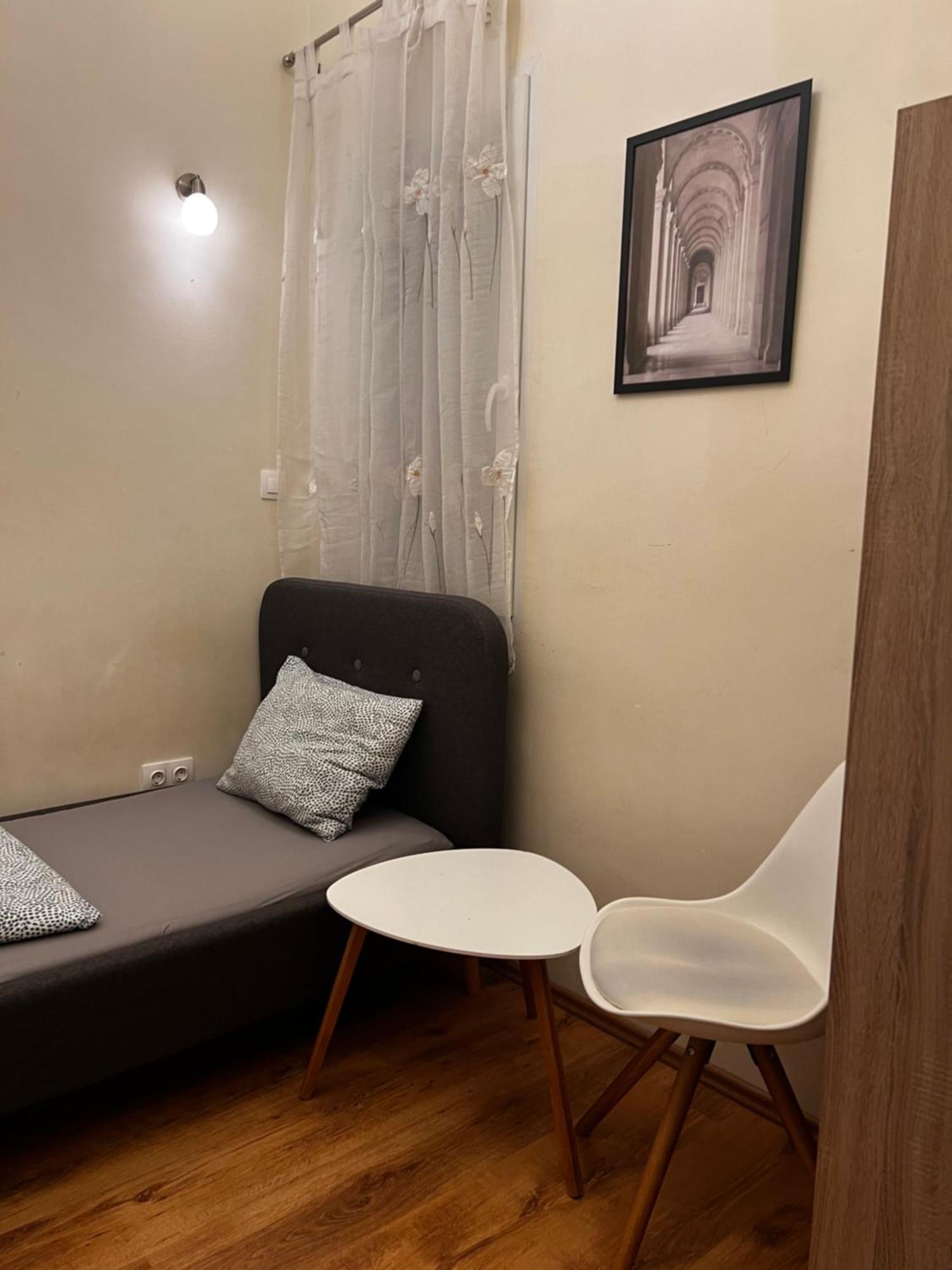 P9 By Small Home Budapest Bagian luar foto