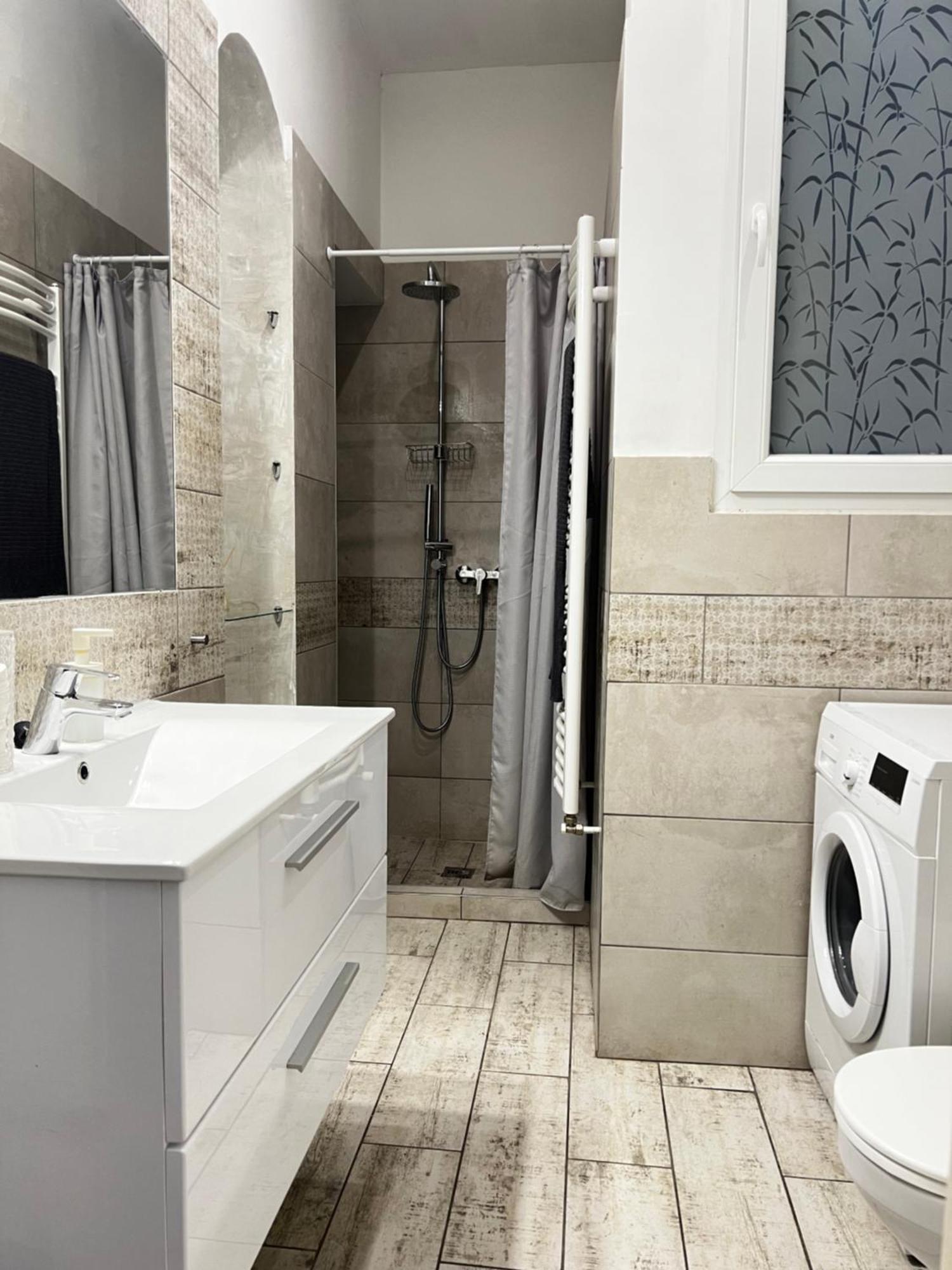 P9 By Small Home Budapest Bagian luar foto