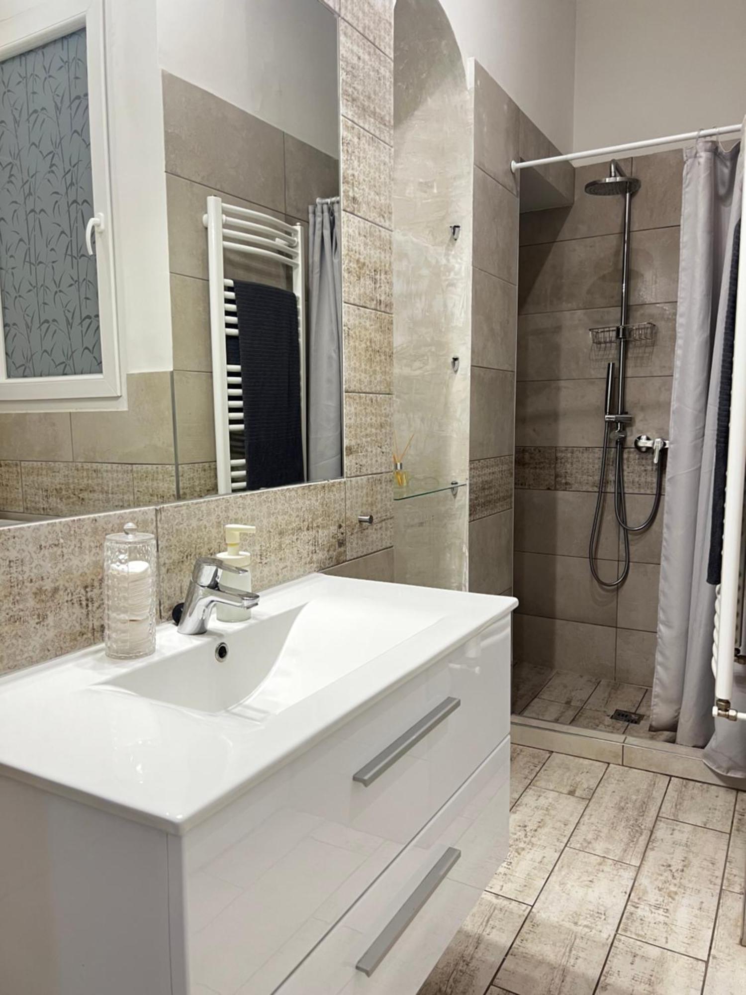 P9 By Small Home Budapest Bagian luar foto