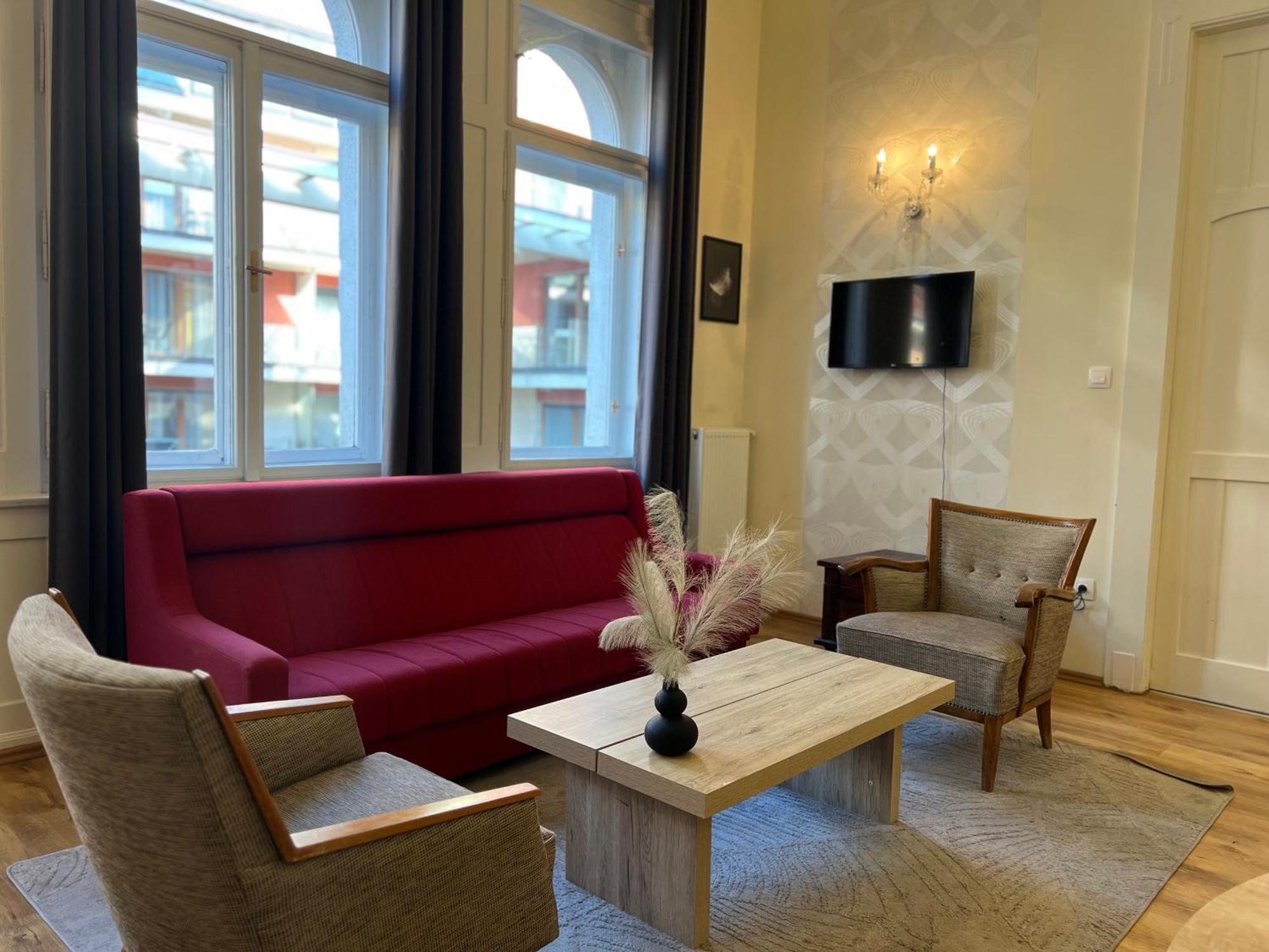 P9 By Small Home Budapest Bagian luar foto